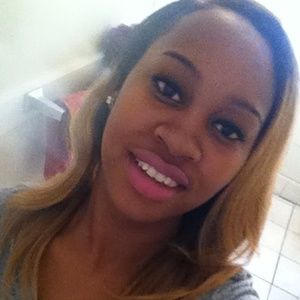 Meet your Posher, Ronecia