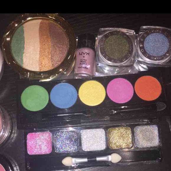 Large Makeup Bundle - Picture 3 of 4