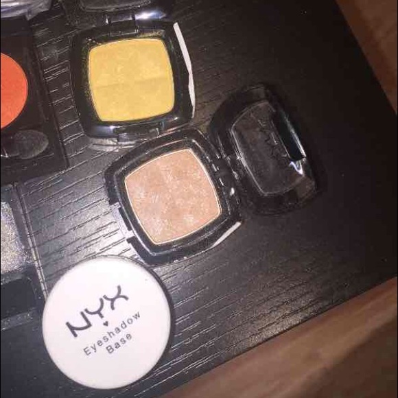 Large Makeup Bundle - Picture 4 of 4