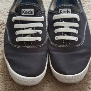 Navy blue keds