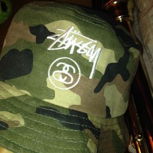 Stussy camo bucket hat