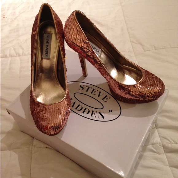 Steve Madden Heels Gold "BEVV-S"