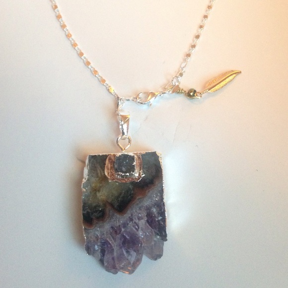 🎈NEW🎈Natural Agate Druzy pendent necklace