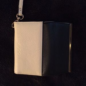 [Reduced] ✨✨iPhone 5/5s wallet case 💕