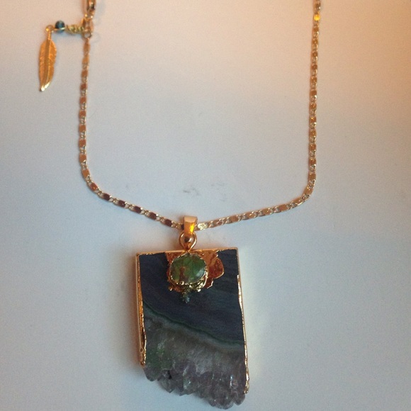 🎈NEW🎈Natural Agate Druzy pendent necklace