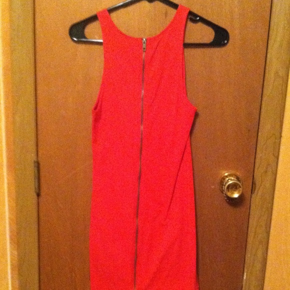 Red bodycon dress - Picture 3 of 4