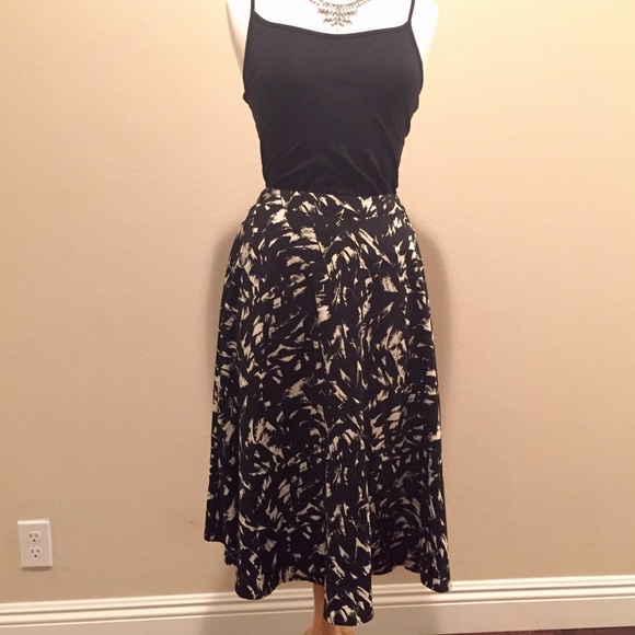 Forever 21 B/W Patterned Swing Skirt, Size M