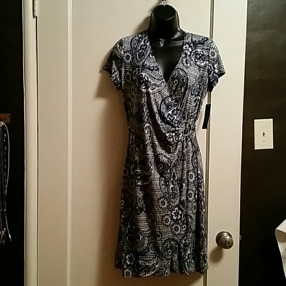 PETITE Pretty Blue& Cream