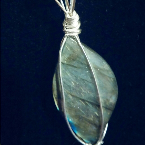 Handmade natural labradorite pendant