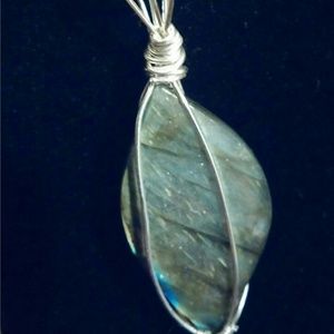 Handmade natural labradorite pendant