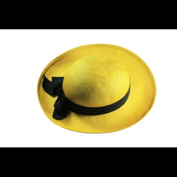 Vintage rare Chanel hat 100% straw in mimosa color