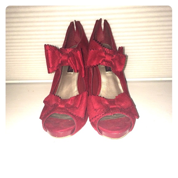 Material Girl red bow high heels