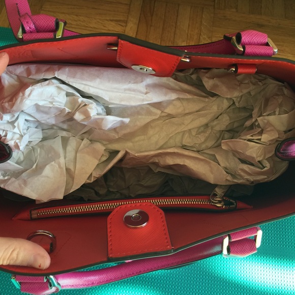 SOLD Michael Kors Large Greenwich Satchel - Picture 3 of 4