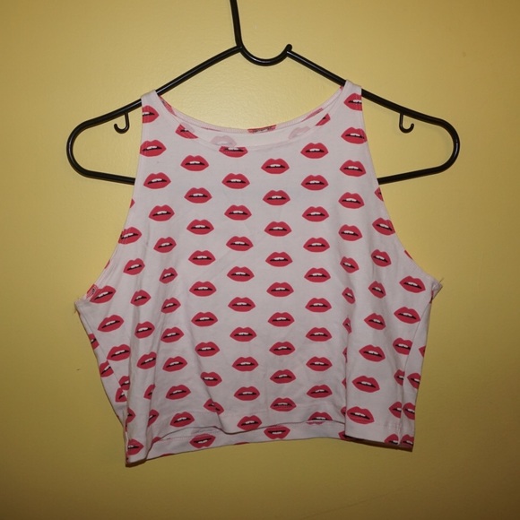 AA lip spandex crop top