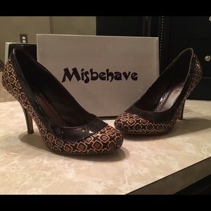Metallic gold & silver pattern patent brown heels