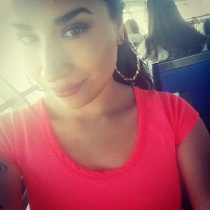 Meet your Posher, Delina