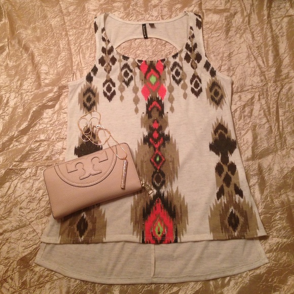 Sale 💕 Pretty sleeveless top.  Size s. EUC.