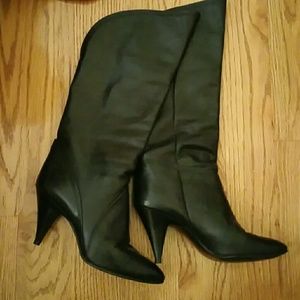 Genuine pointy leather boots