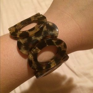 💥PRICE DROP! Leopard print bracelet.