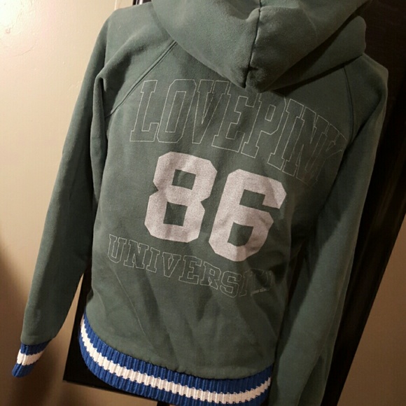 PINK Victoria's Secret Tops - 🌹🌹Cute Vintage  Pink University hoodie