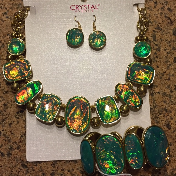 Necklace, Bracelet & Earring Set / Opal