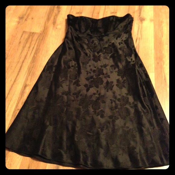 Banana Republic black floral strapless dress-NWOT!