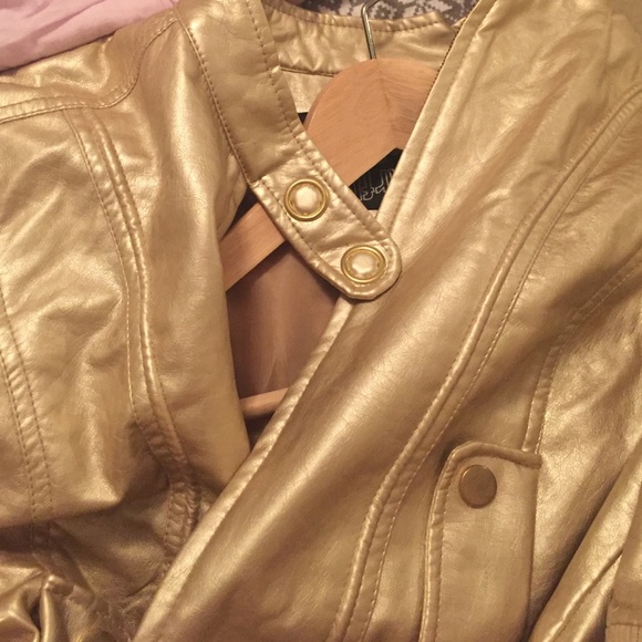 Gold Jacket - Picture 4 of 4