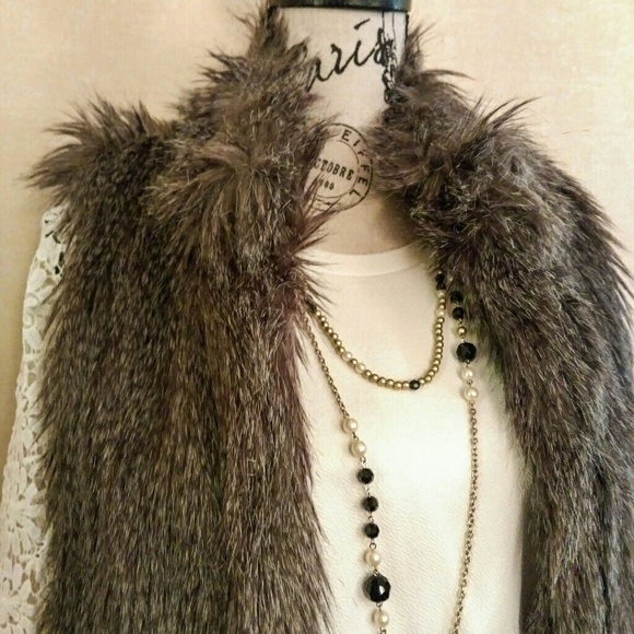 Faux fur vest - Picture 1 of 4