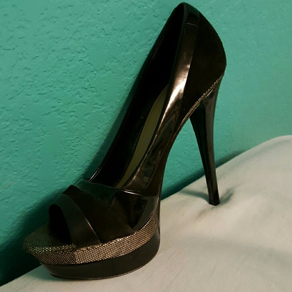 Heels - Picture 2 of 3