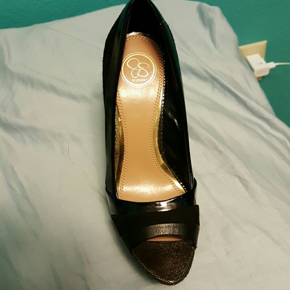 Heels - Picture 3 of 3