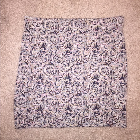 FREE PEOPLE pencil skirt w/ paisley design