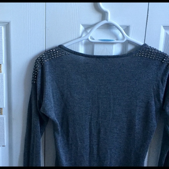 Express Sweater - Picture 4 of 4