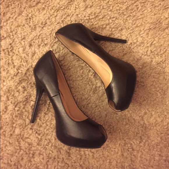〰Black peep toe heels〰(sold)