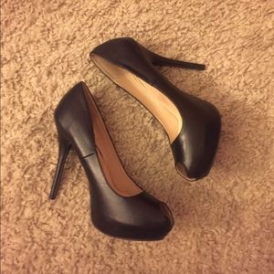 〰Black peep toe heels〰(sold)