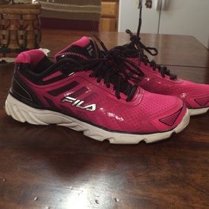 Pink Filas with memory foam size 8