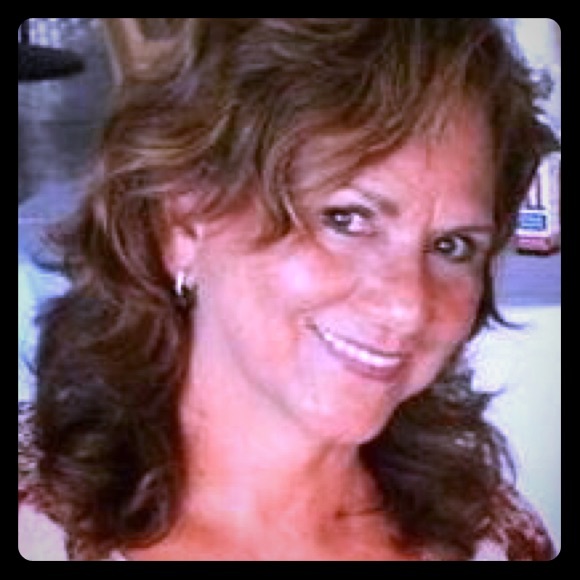 Meet your Posher, Pamela - Picture 1 of 2