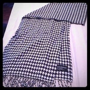 Houndstooth scarf