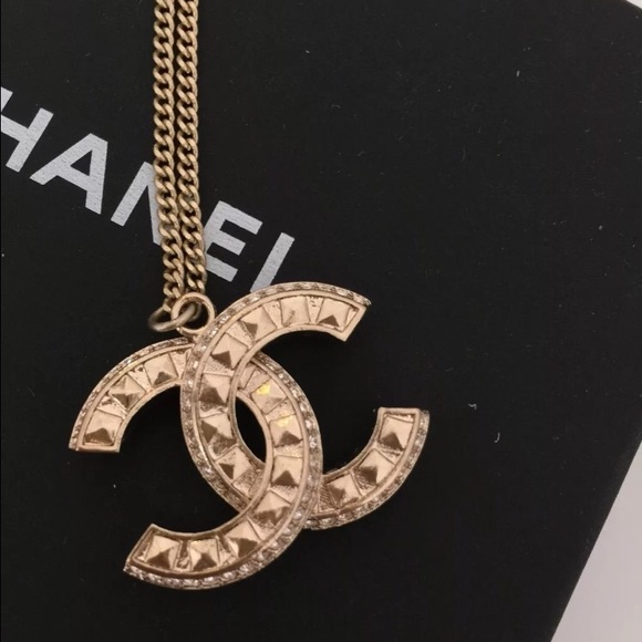 CHANEL
NEW-Interlock CC Crystal Necklace Pendant - Picture 3 of 4