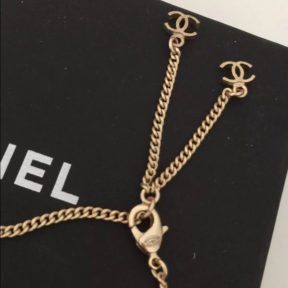 CHANEL
NEW-Interlock CC Crystal Necklace Pendant - Picture 4 of 4