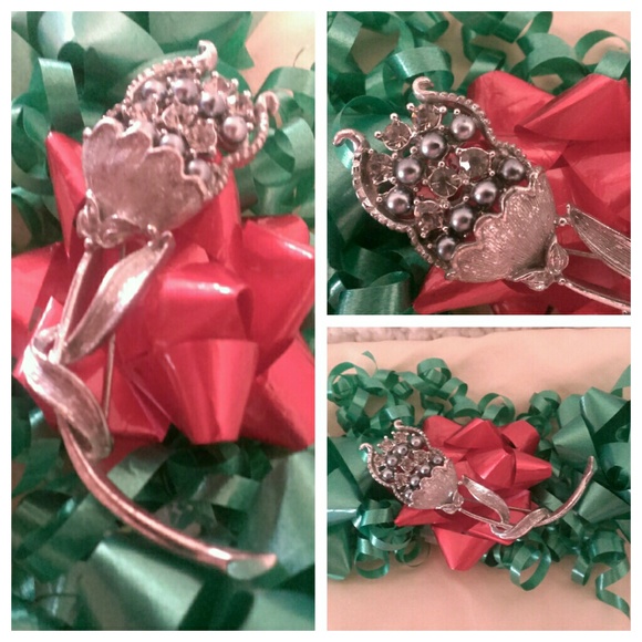 Vintage Silvertone Flower Broach - Picture 3 of 6