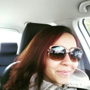 Meet your Posher, Alexis