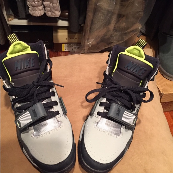 Nike bo Jackson great shoe etc.