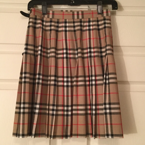 Authentic Burberry Pleated Skirt - Picture 2 of 3
