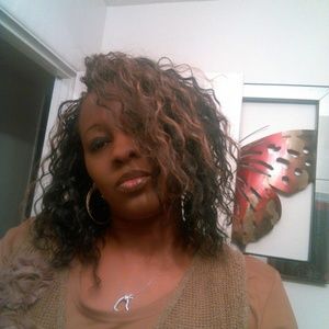 Meet your Posher, Neshia