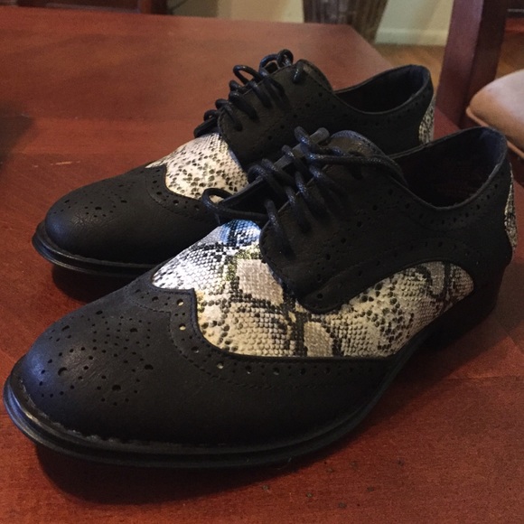 Shoees with snake pattern - Picture 4 of 4