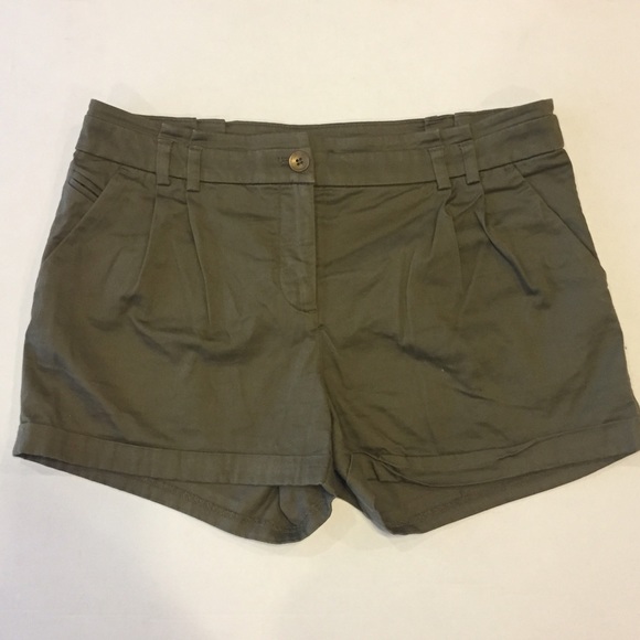 H&M green shorts size 8