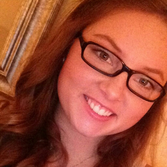 Meet your Posher, Hannah - Picture 1 of 1