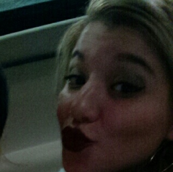 Meet your Posher, Megan - Picture 2 of 2