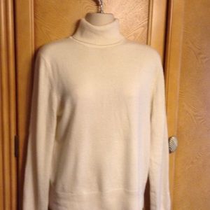 Pretty ivory cashmere sweater
