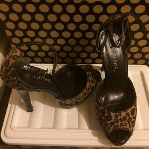 Leopard peep toe shoe
